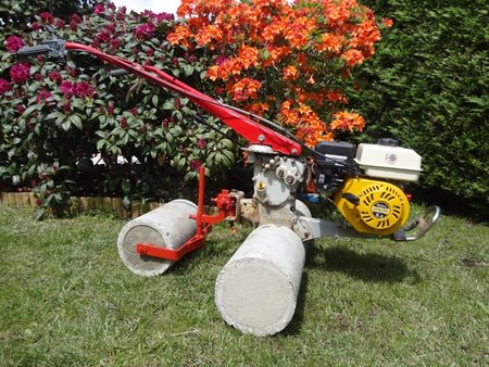 Réalisation d'un rouleau avec un ancien motoculteur Iseki (KC2  KF250) et Villiers G160VFQ